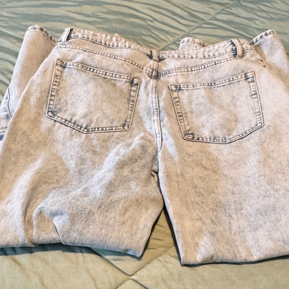 Women’s light Denim Cargo Jeans - Picture 3 of 3